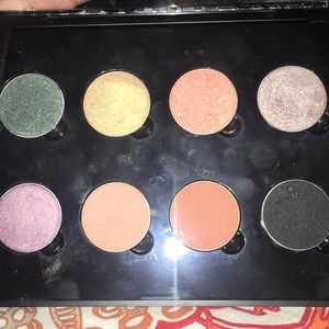MUG eyeshadow bundle for buyer